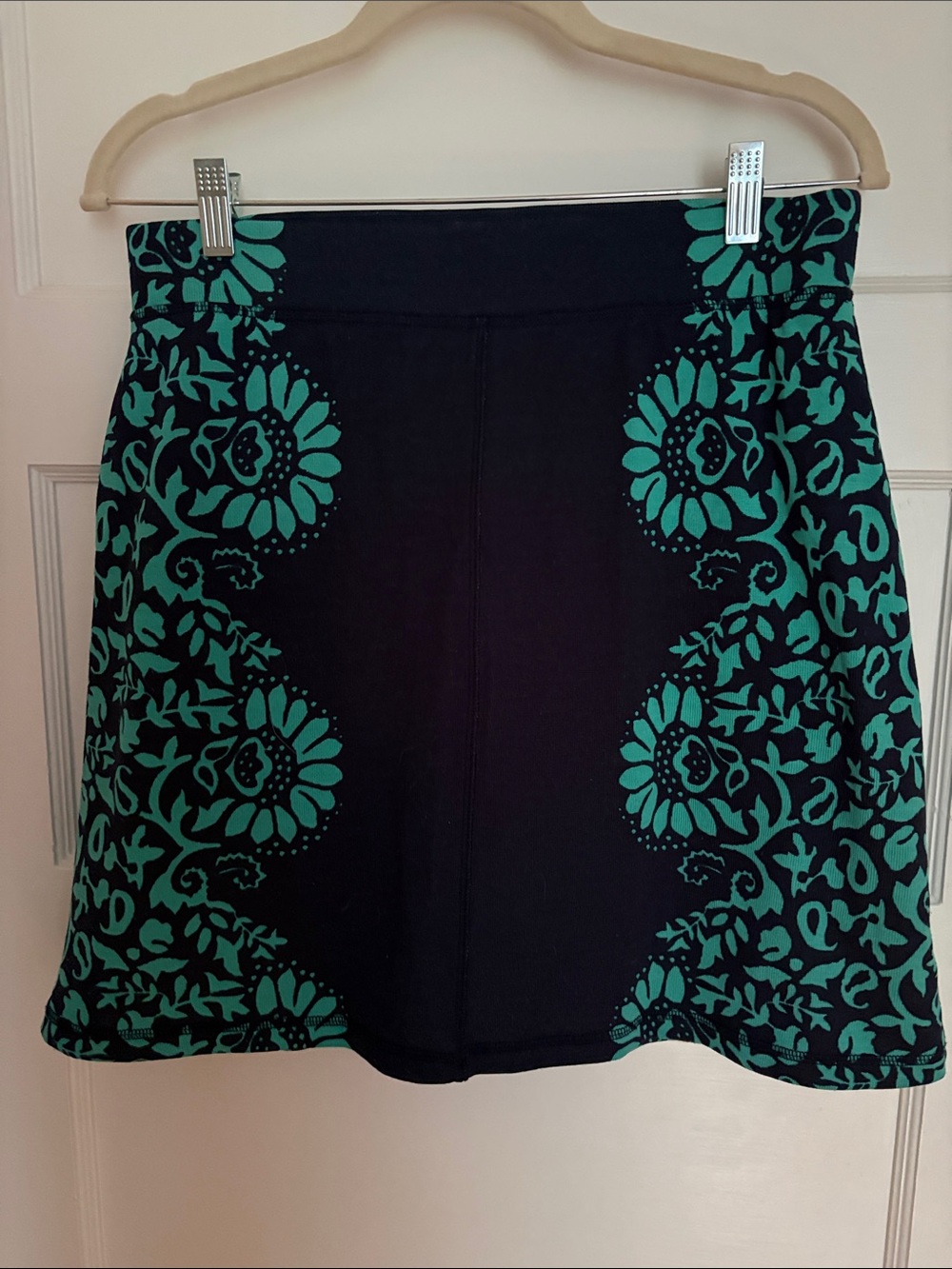 T by Talbots Navy Blue Skort with Teal Floral Panels. Size M. Polyester/Spandex.